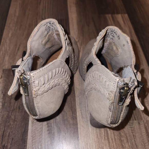 Not Rated - Nara Cutout Western Inspired Booties - Taupe Size 6.5 EUC - Picture 5 of 7